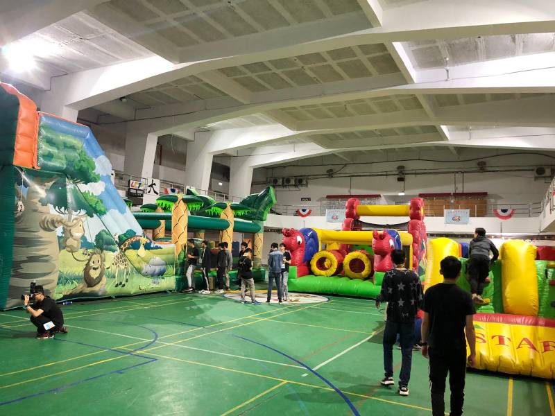 台北城市科技大學 氣墊闖關活動